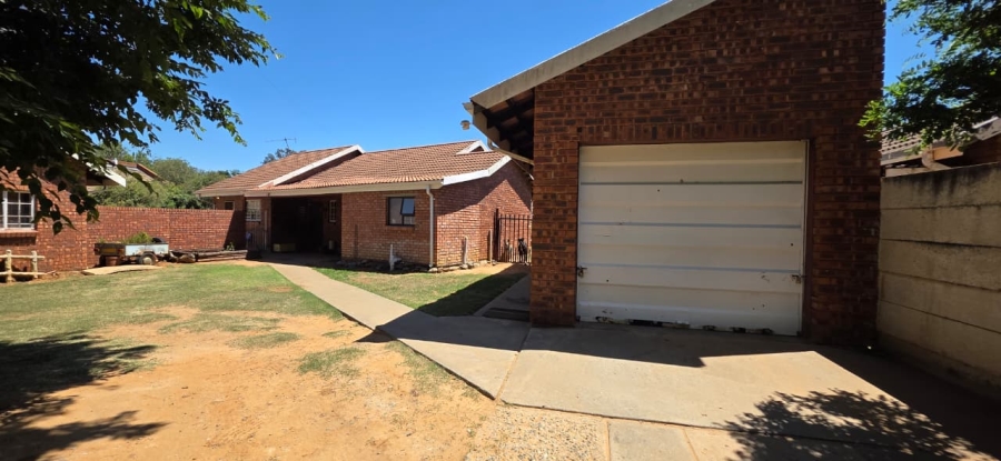 3 Bedroom Property for Sale in Naudeville Free State